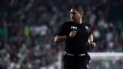 Comisión de Arbitraje revela los audios del VAR tras jugada polémica en el León vs Chivas 