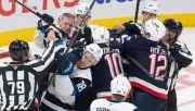 Caos en el Canadá vs Estados Unidos en hockey; tres peleas ocurrieron en nueve segundos