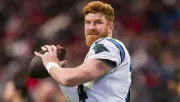 Panthers renuevan al veterano QB Andy Dalton para respaldar a Bryce Young