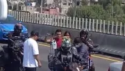 Motociclista salva a bebé con oxígeno atrapada en un bloqueo en la México-Pachuca 