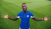 Moisés Caicedo, del Chelsea, se estrena como imagen de Omnilife 