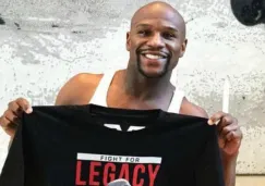 Floyd Mayweather, con la playera de su despedida