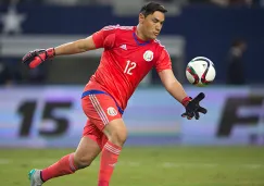 Muñoz, despejando con la Selección