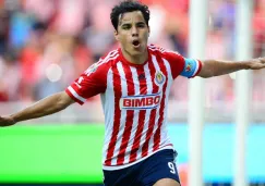 Omar Bravo festeja un gol con Chivas