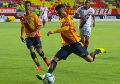 Morales realiza disparo en partido de Monarcas