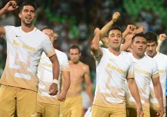 Jugadores de Pumas celebran victoria frente a Santos