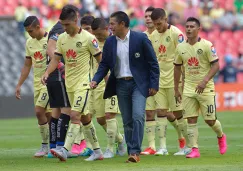 Ambriz sale junto a sus jugadores del Azteca