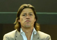 Matías Almeyda observa el partido desde la tribuna