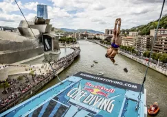 Jonathan Paredes realiza un salto en Bilbao