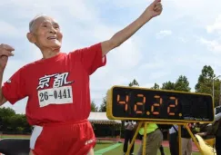 Hidekichi Miyazaki celebra su nuevo récord mundial