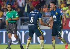 Oribe Peralta celebra un gol con el América 