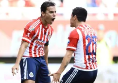 Omar Bravo festeja un gol con Chivas