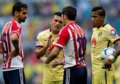 Jugadores de Chivas discuten con elementos americanistas