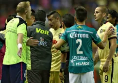 Jugadores de León y América se confrontan