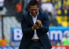 Ambriz durante un partido del América