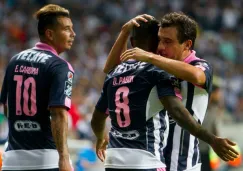 Jugadores de Rayados festejan un gol