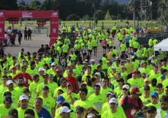 Los participantes de una carrera junto a la meta