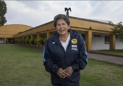 Carmelita posa dentro de las instalaciones del América