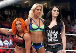 Paige, Charlotte y Becky Lynch, antes de una lucha