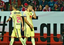 Oribe y Paul celebran un gol en el último partido del América