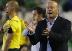 Pepe Mel dirige al Betis en partido de la Liga de España