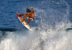 Diego Cadena, practicando su surf