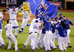 Los Royals festejan tras vencer a los Blue Jays