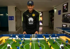 Ambriz juega 'futbolito' en Coapa