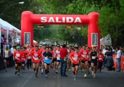 Corredores compiten durante la carrera Ternium 2014