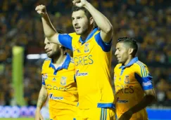 Gignac celebrando una anotación en el Universitario