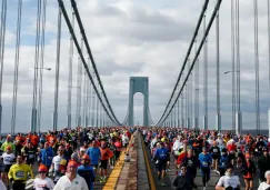 Corredores participan en el Maratón de NY