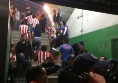 Aficionados de Chivas entrando al Estadio León