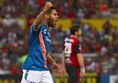 Keko Villalva celebra un gol con los Tiburones