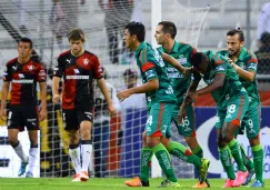 Jaguares festeja un gol ante el sufrimiento rojinegro