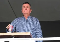 Jorge Vergara, en un palco durante un partido de Chivas