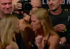 Momento del careo entre Ronda Rousey y Holly Holm