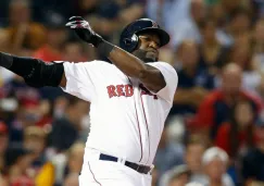 David Ortiz conecta un batazo en Fenway Park