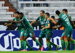 Jugadores de Jaguares festejan un gol