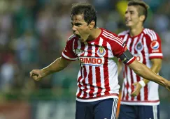 Omar Bravo festeja un gol de Chivas