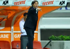 Matías Almeyda dando instrucciones en el banquillo rojiblanco