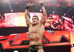 Alberto Del Río festeja un triunfo en Raw