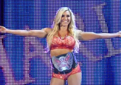 Charlotte en una lucha de WWE