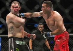 Caín recibe golpe de Werdum