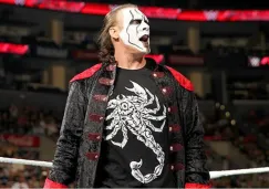 Sting durante una función de Raw