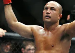 BJ Penn celebra tras una victoria en UFC