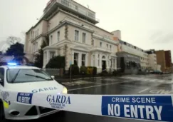 La policía custodia el Hotel Regency después del tiroteo