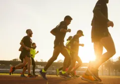 Corredores, en entrenamiento por la mañana