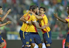 Jugadores de Morelia festejan un gol de Monarcas