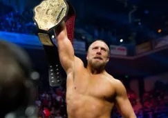 Daniel Bryan festeja después de ganar el campeonato Mundial Pesado