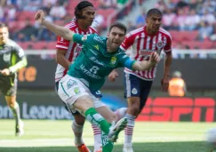 Boselli conectando el balón en el área rojiblanca